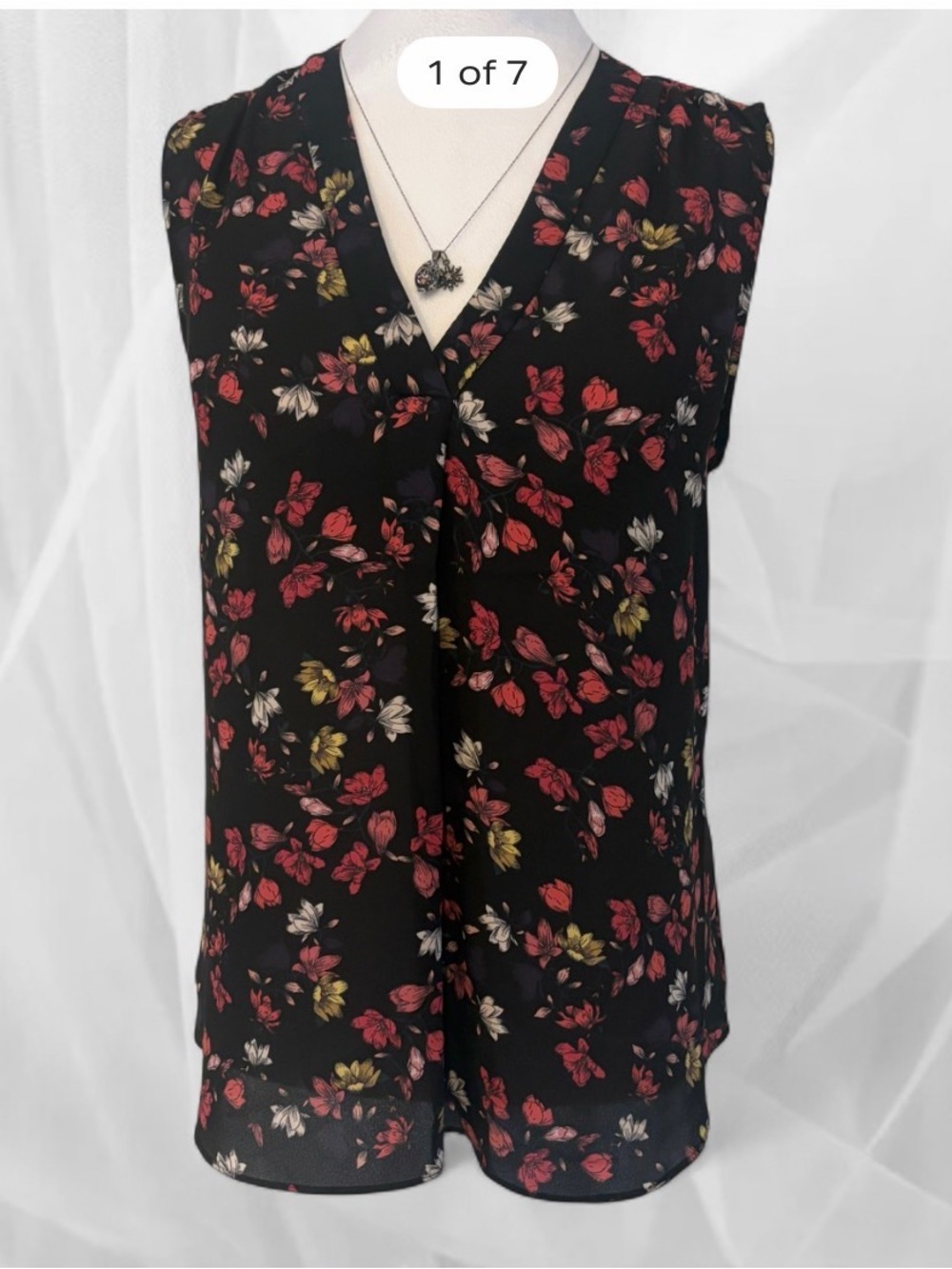 Vince Camuto Black Sleeveless V-Neck Floral Camisole